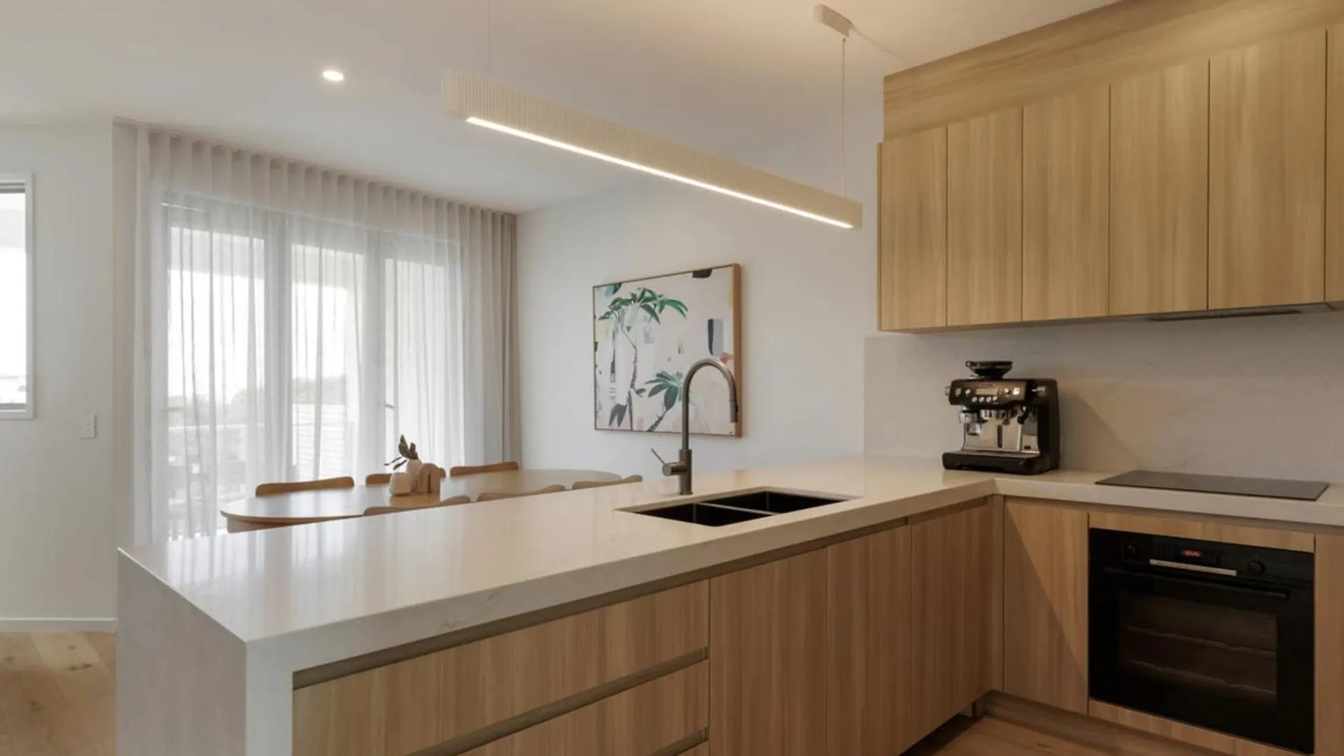 Stylish Noosa Home, Steps To The Beach! Sunshine Beach