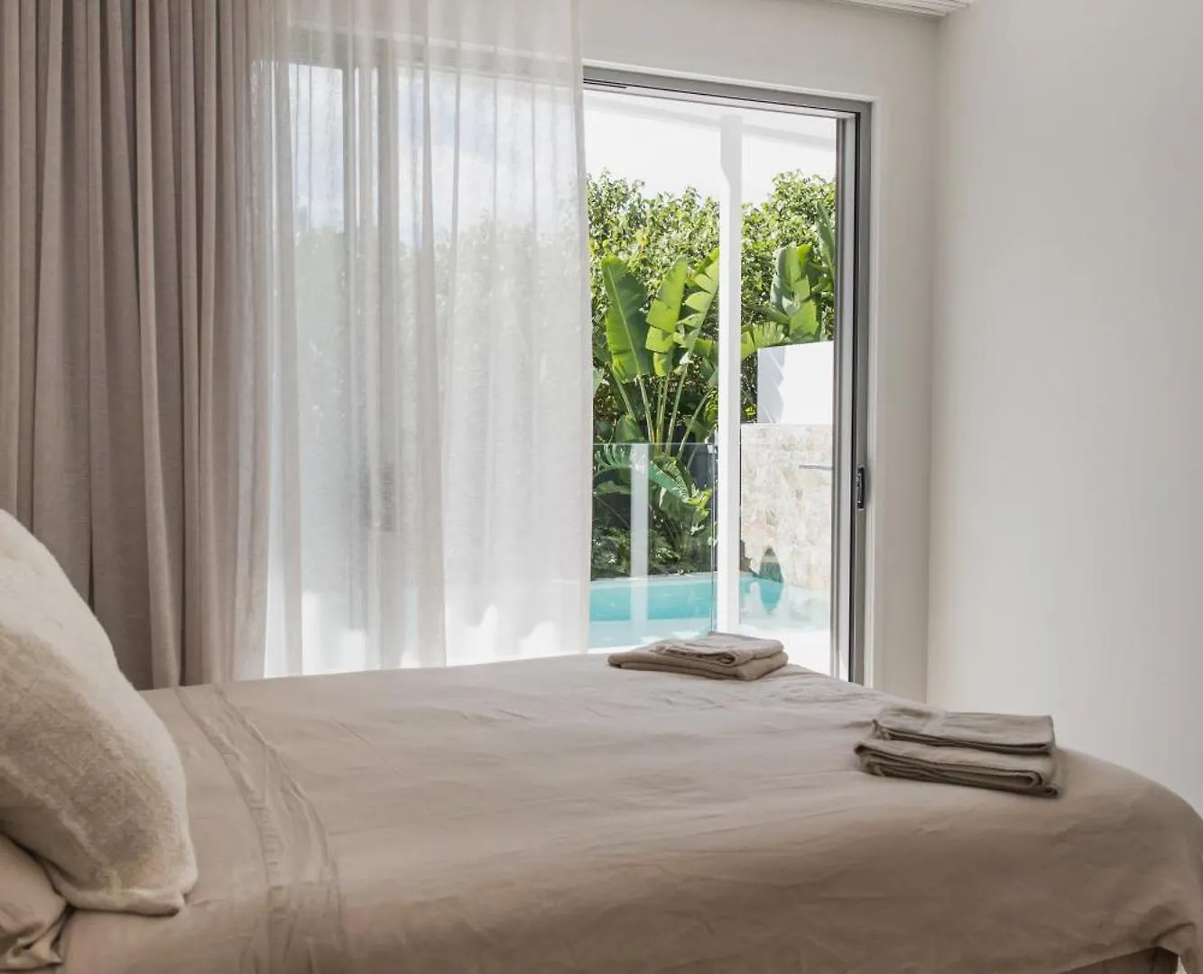 Stylish Noosa Home, Steps To The Beach! Sunshine Beach Australia