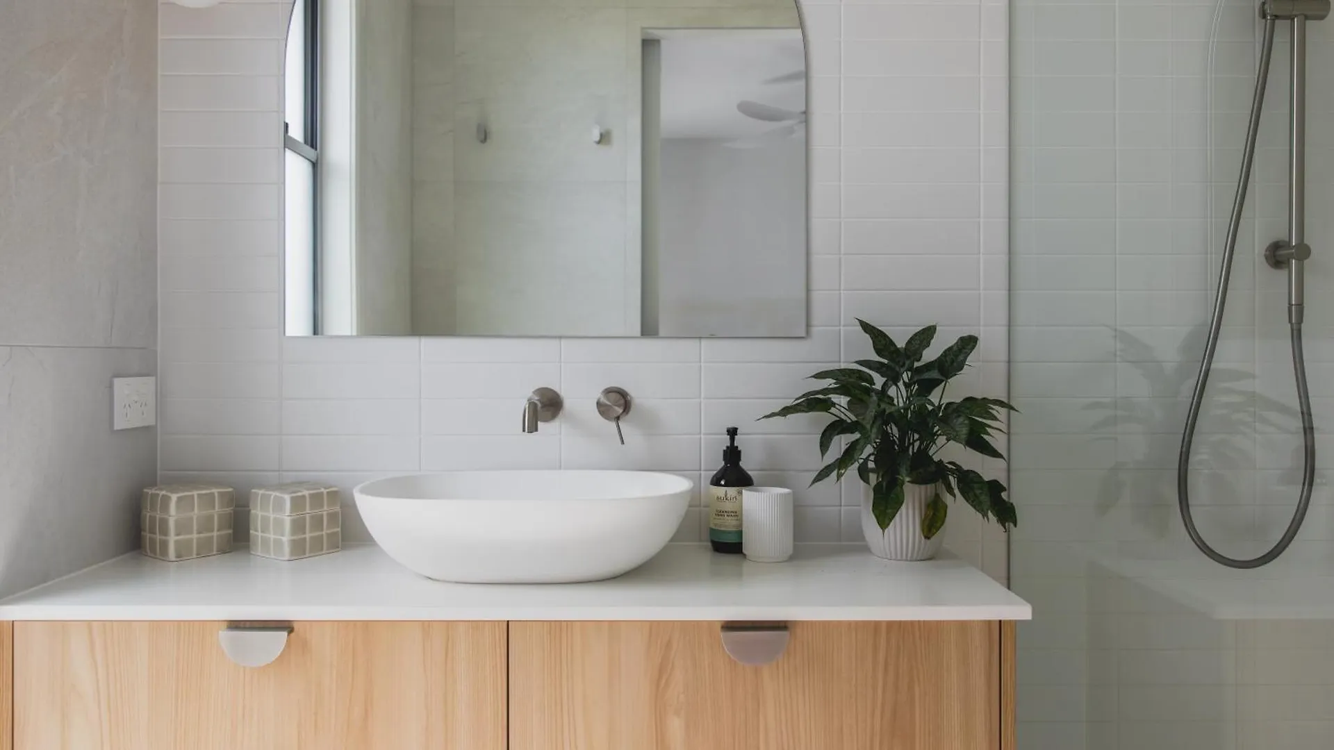 Stylish Noosa Home, Steps To The Beach! Sunshine Beach