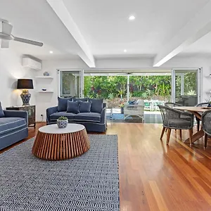 2 Roebellini, 16 Solway Drive - Dog Friendly Tropical Oasis Holiday home
